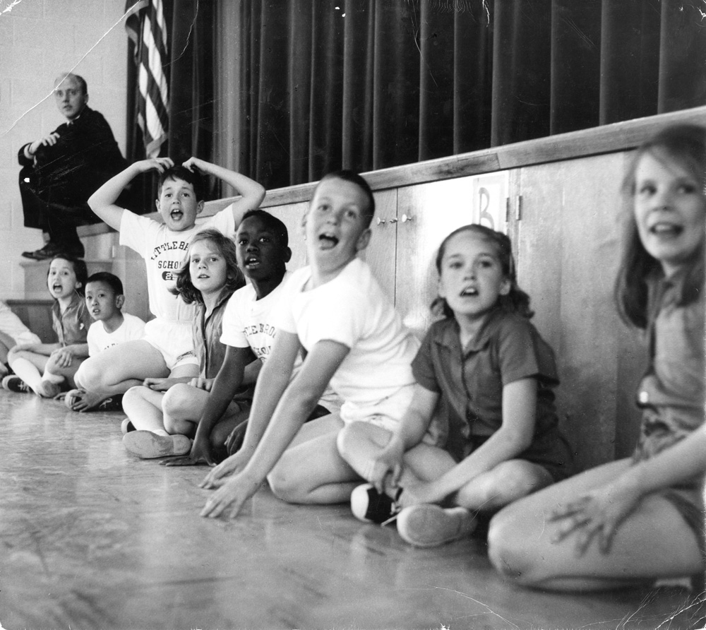 A fun physical education class. PPS Archives. Photo by Harriet Arnold.
