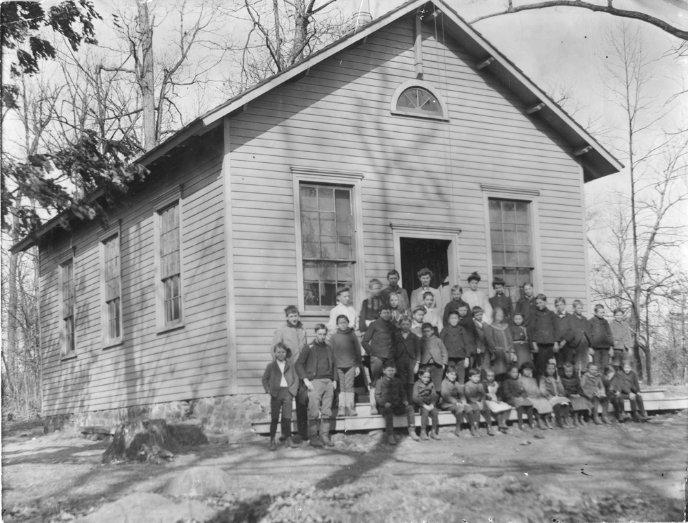Students in front of the Cedar Grove schoolhouse, 1904. Historical Society of Princeton.