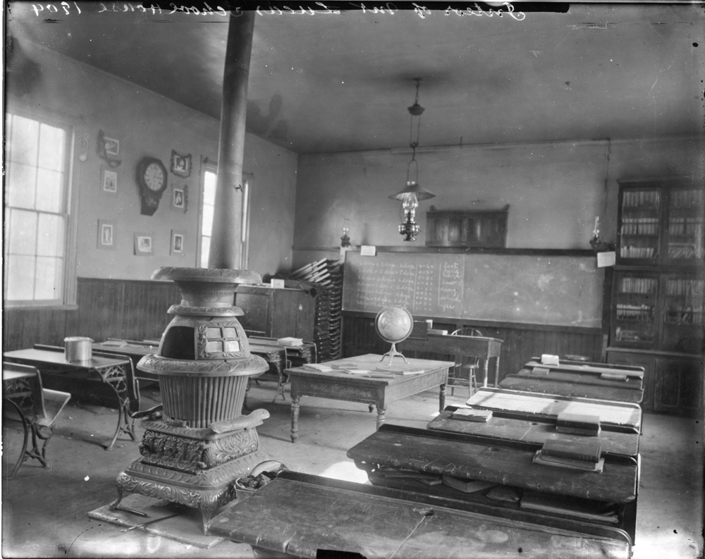Mount Lucas School classroom, 1904. Historical Society of Princeton.